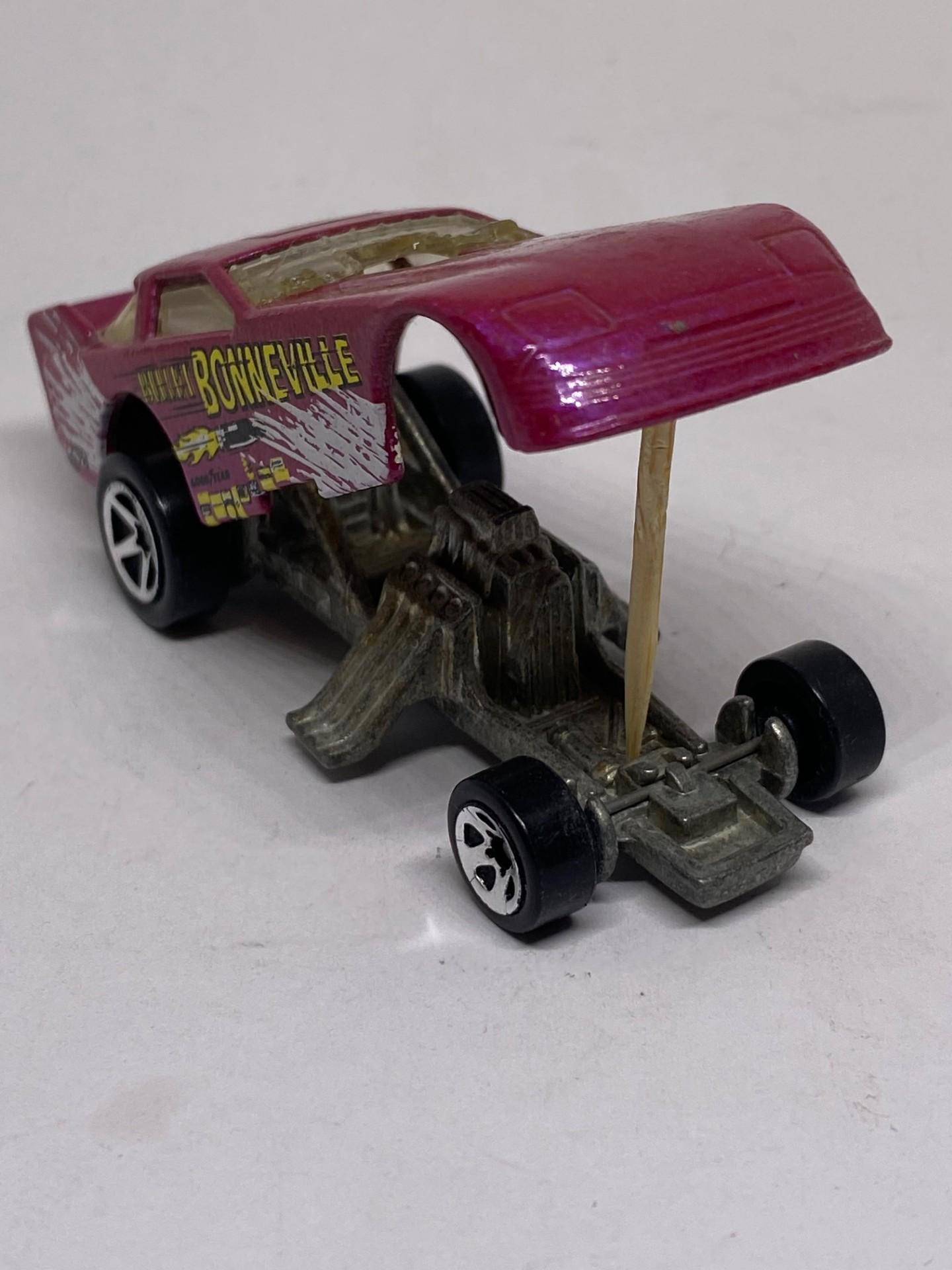 Hotwheels 1977  - "Bonneville Bullet" dragster - flip-up body - purple view 4