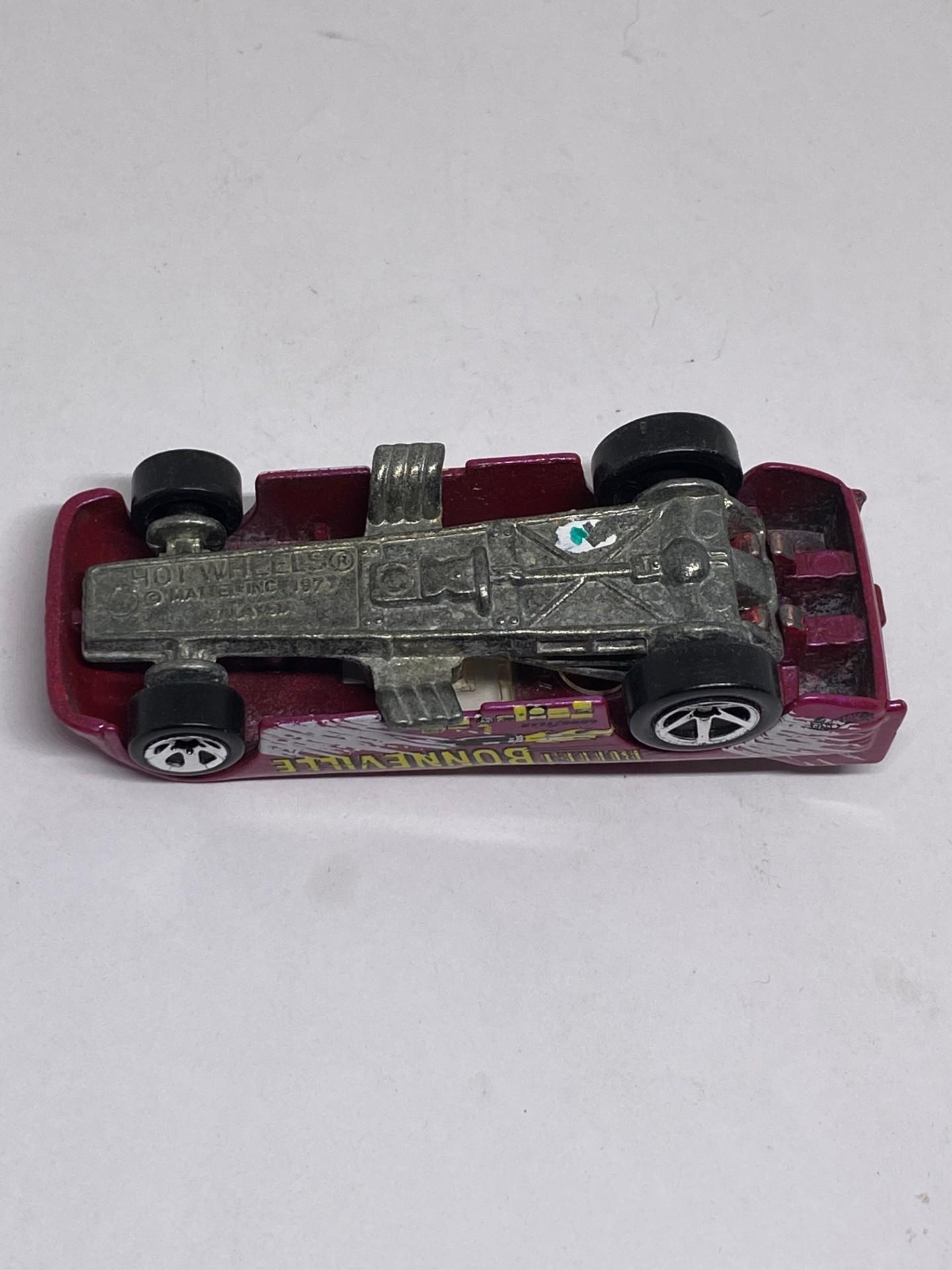 Hotwheels 1977  - "Bonneville Bullet" dragster - flip-up body - purple view 6