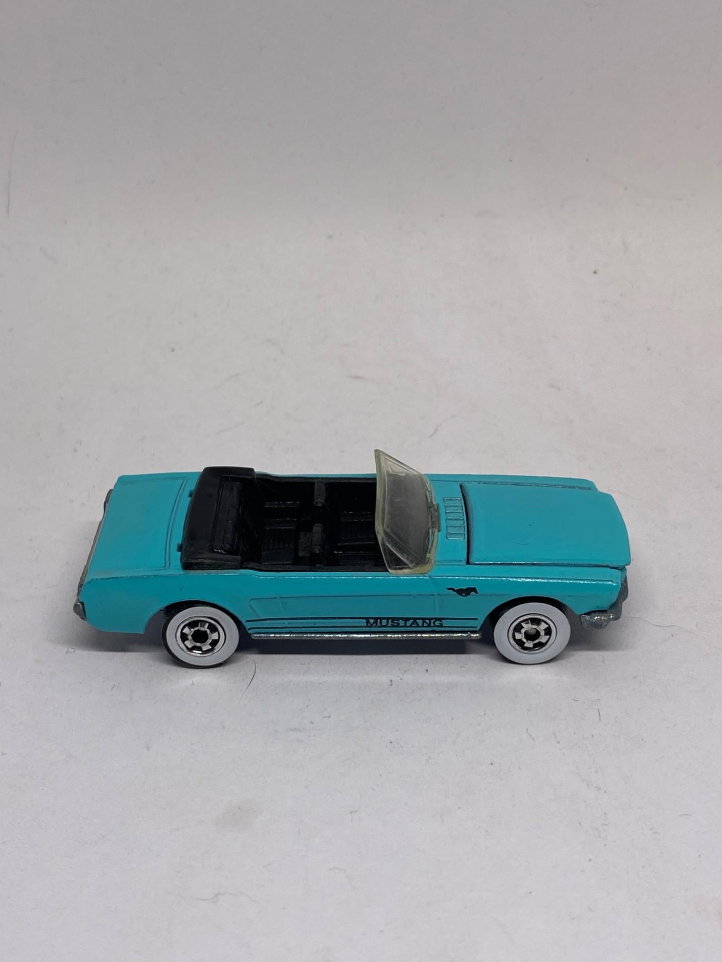 1983 Hotwheels 1965 Mustang Covertible view 3